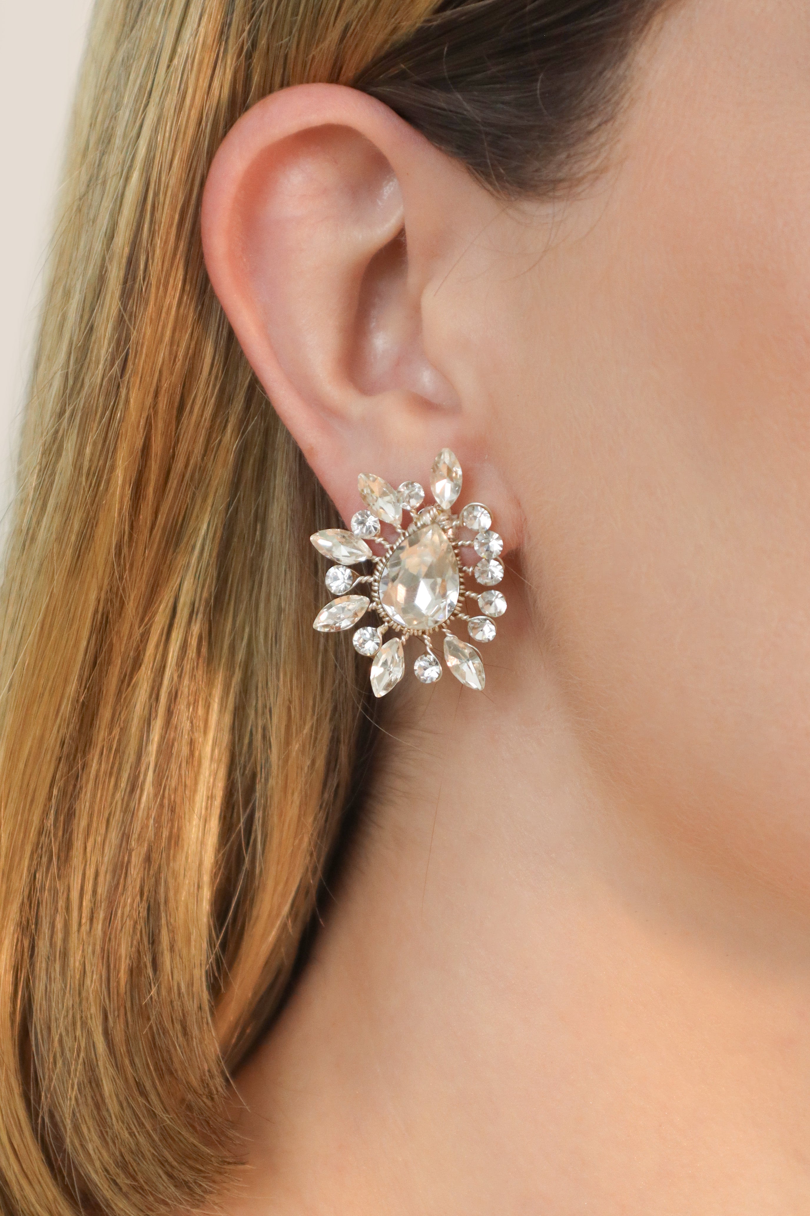 Aretes Ethereal Glow